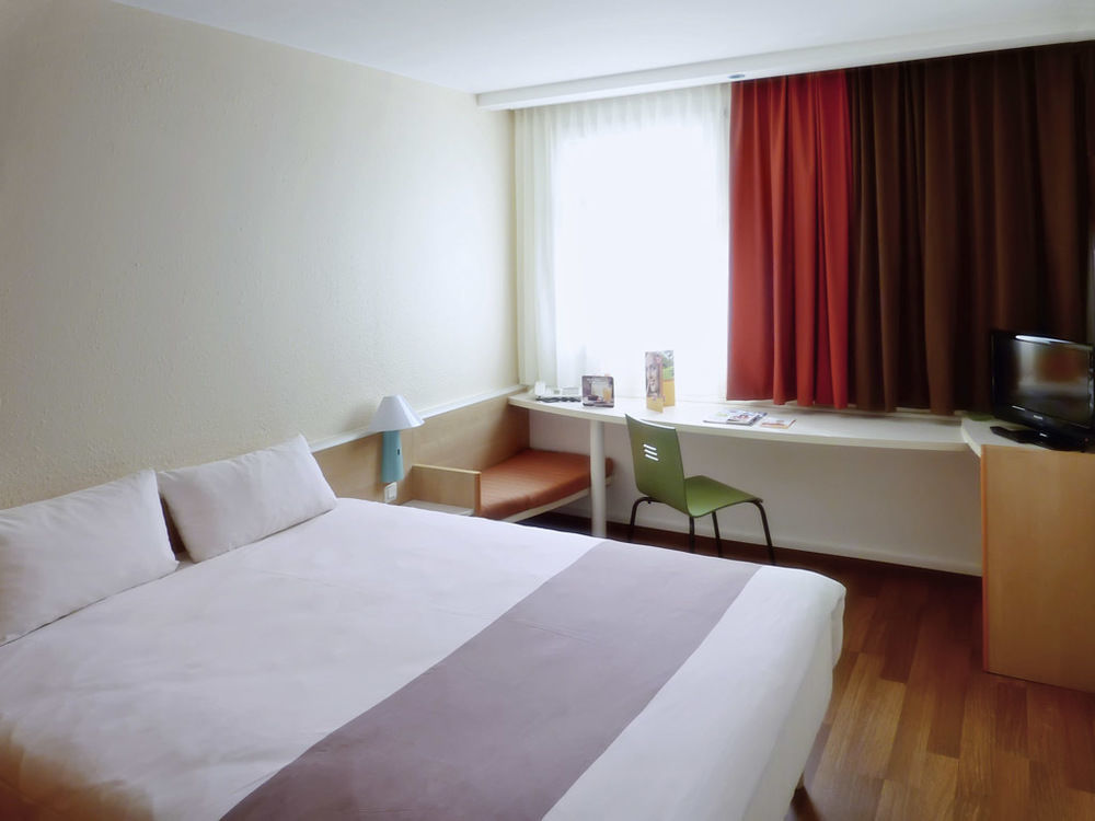 Ibis Hotel Frankfurt Messe West Frankfurt am Main Exterior photo